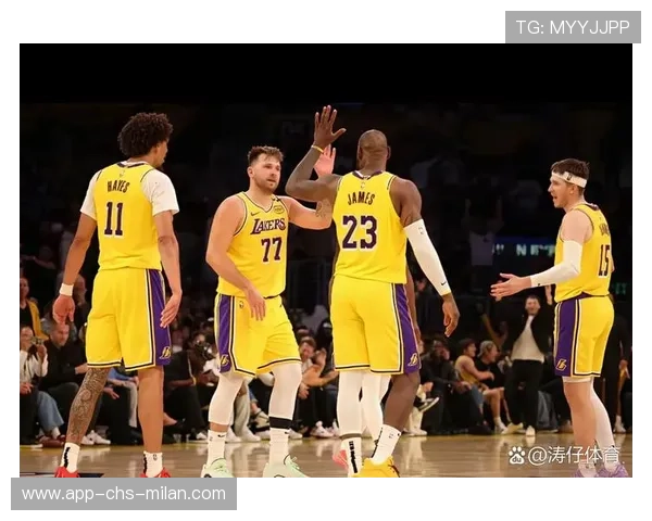湖人队士气振奋，准备迎战季后赛，湖人队下赛季