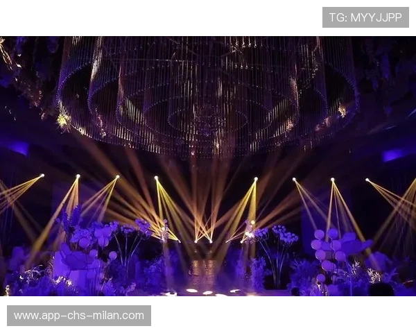 职业时尚灯光氛围师的修饰：他是如何通过光影层次塑造线条的